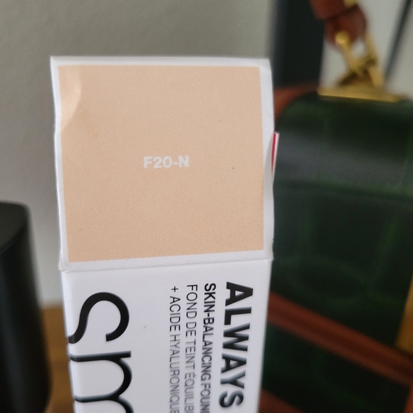 Always On Skin Balancing - F20-N by SmashBox for Women - 1 oz Foundation - Picture 3 of 3